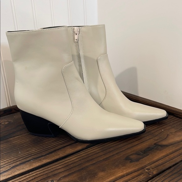 NWT Franco Sarto Cream Ankle Booties  Pointed Toe - Picture 1 of 7